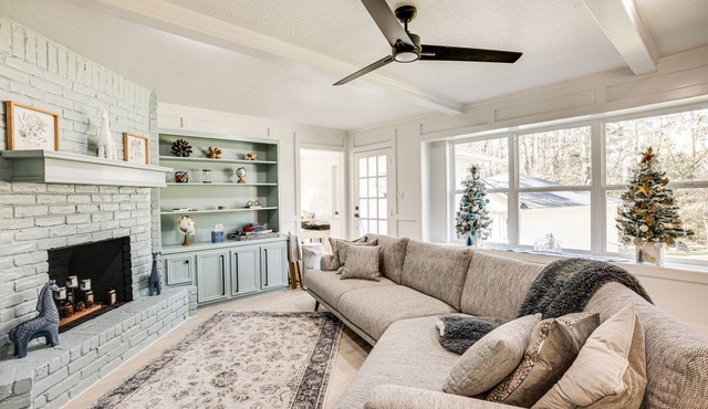 Quiet Texas Vacation Rental ~ 5 Mi to Lake Conroe!