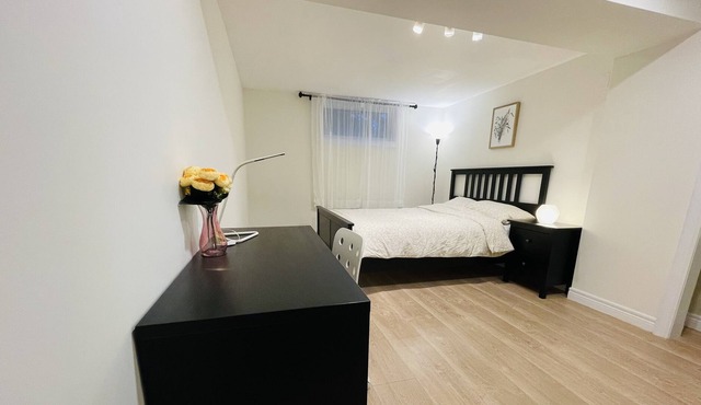 R#2 - A spacious & modern bedroom with shared bathroom