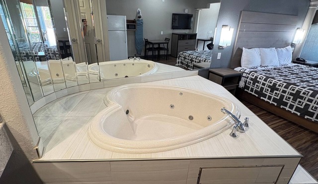 Regency Inn & Suites By Capital O Houston IAH Airport