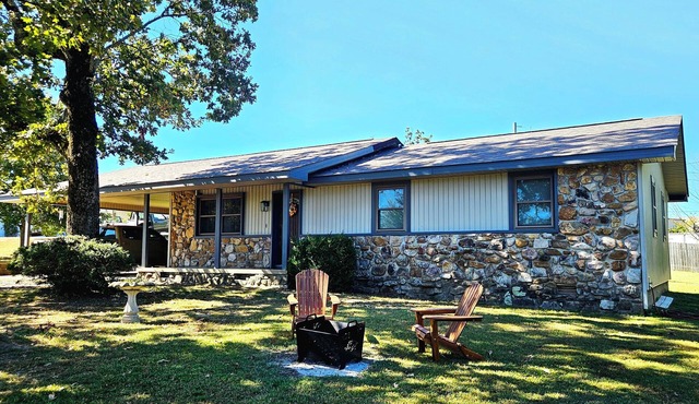 “Relax, Unwind & Explore at Trailhead Hideaway – Mena’s Best Getaway!”