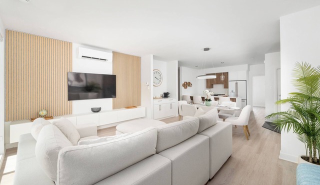 Relaxing 3BR Condo w/Jacuzzi & High-Speed Wi-Fi