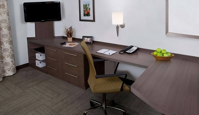 Relaxing Vacation! Close to Toyota Center! Spacious Suites! Pets Allowed Here!