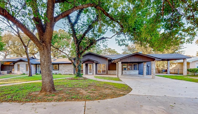 Remodeled riverfront country home with firepit, grill, river views, patio, W/D