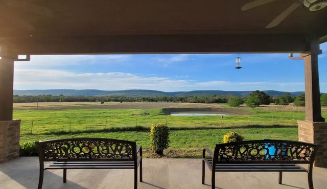 ★Rest & Replenish★ | 10min to Lake | Stunning Mountain Views