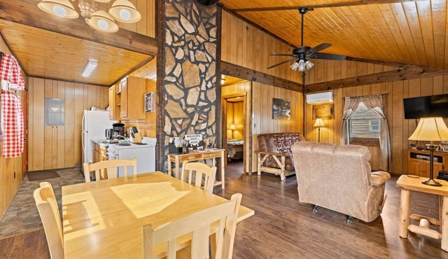 Riverfront Cabin, Mountain Views, Fishing, and Rafting! in Sylva