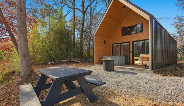 Riverfront Cabin Retreat w/Hot Tub! Blue Heron