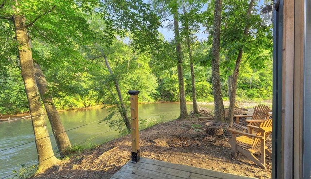 Riverfront Camping Pod, W/Bath House, Min to DT