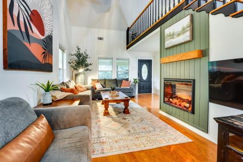 Riverfront Cuero Vacation Home w/Spacious Deck!