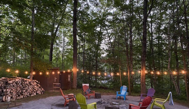 Riverside Cozy Cabin in the Woods w/ hot tub