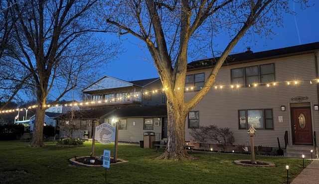 Riverside Motel