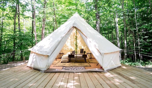 Romantic Oasis: Luxury Glamping Retreat in the Heart of Ontario's Natural Beauty
