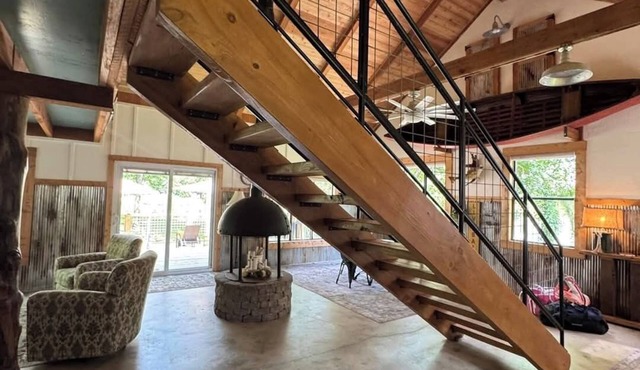 Romantic couples retreat 100 feet from Current River, Doniphan, MO