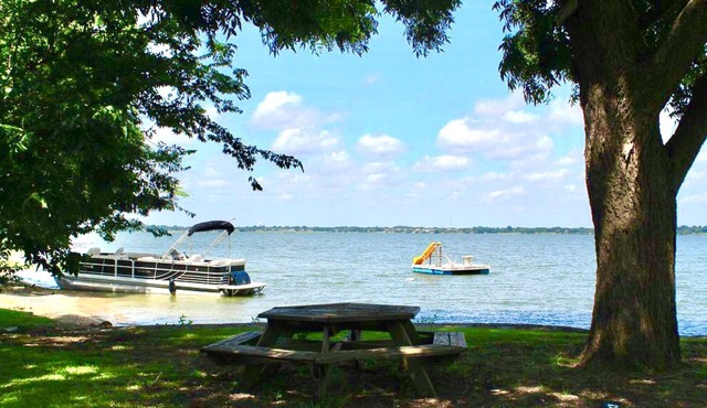 Romantic Oasis King Size Suite Lakefront