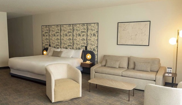Romantic Old Montreal Suite Near Notre-Dame Basilica & Montreal Science Center