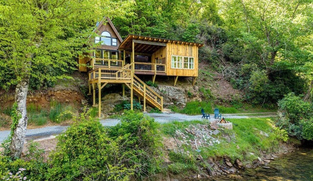 Romantic Riverfront Cabin with Pool Access in Blue Ridge, Georgia in Blue Ridge