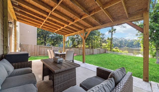 Rushing Spring Getaway | 3 BR | Modern Home with Peaceful Lake Views & Backyard