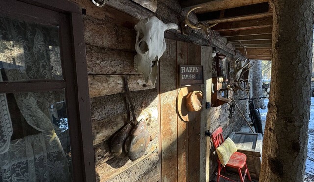 Rustic Cozy Cabin with hot tub