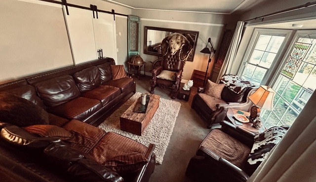Rustic Luxe 4BR 2.5 Bath 1.5 Acres, in Heart of Brighton – Entire Spacious Home