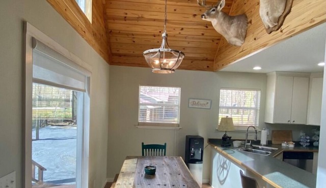 Rustic River Cabin: Your Slice of Heaven in Pangburn
