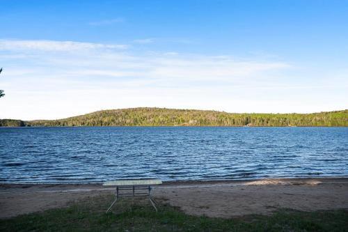 Sandy Shores Cabin on Lake St Peter with Fire Pit and BBQ