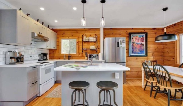 Secluded and beautiful wooded waterfront retreat