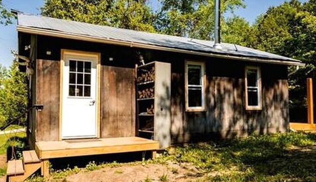 Secluded Forest Cabin with Screened Porch and Amazing Hiking Trails in Ontario