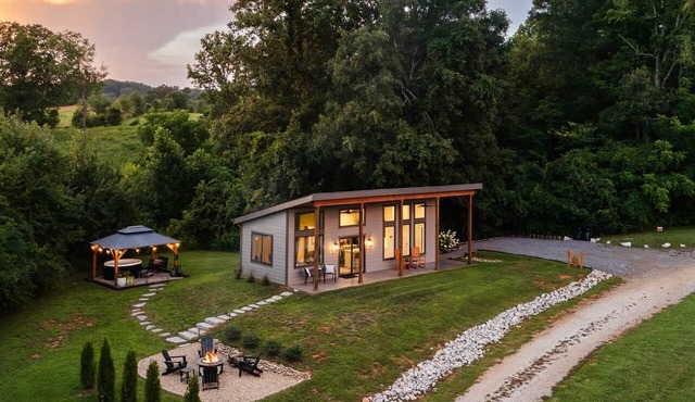 Secluded Tiny House Retreat with Hot Tub Near Knoxville