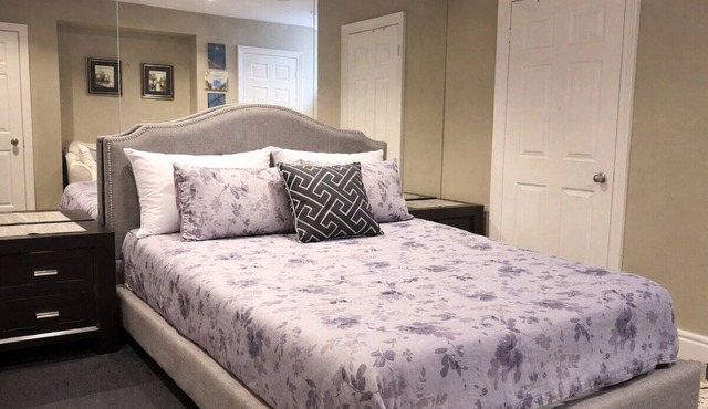 Self Check-in Queen Bed Parking Upscale Area