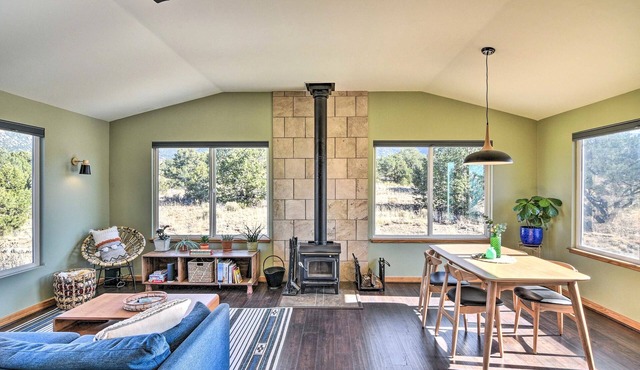 Serene 2-Bed Crestone Cabin Mountain Views Modern Comforts Dog-Friendly in Crestone