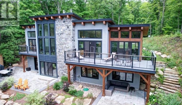Serene 6-Bedroom Retreat in Tory Hill with Lake Views