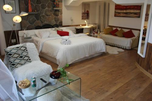 Serene Don River Nature gateway- 3BR suite, Private Patio, Free Parking