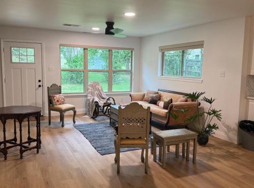 Serene modern updated Colleyville home