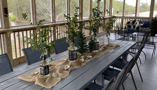 Shell Beach: Beautiful Newly Completed Bayou Front Vacation House