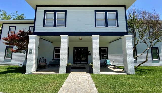 Singing Trees Inn – Queen Bed Riverside Getaway