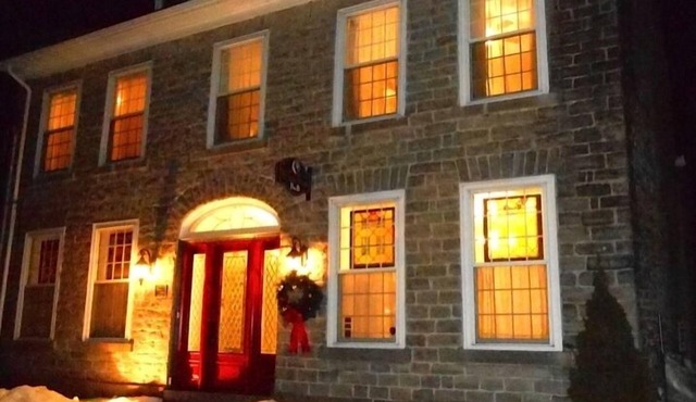 Sir Isaac Brock B&B Luxury Suites