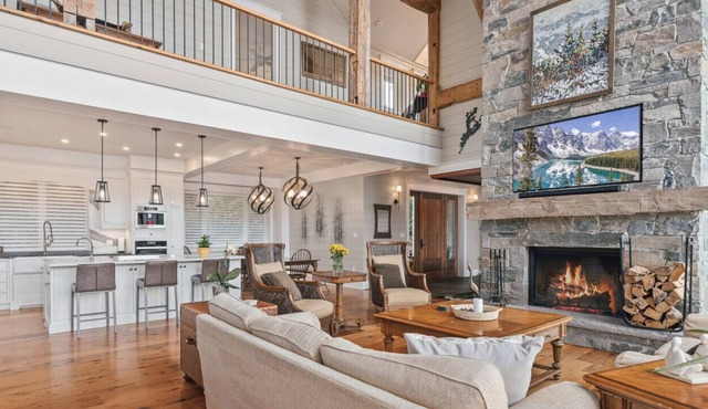 Situated onto the peaceful shores of Trading Bay located on Lake of Bays