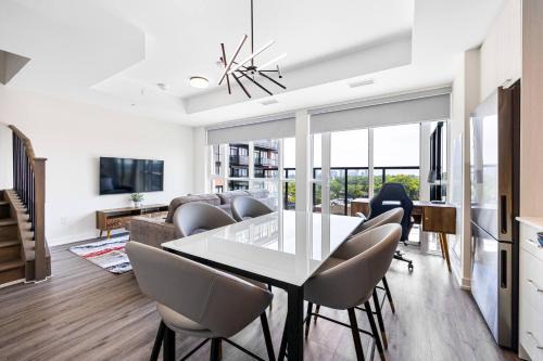Skyline Escape 3BR Penthouse with Terrace
