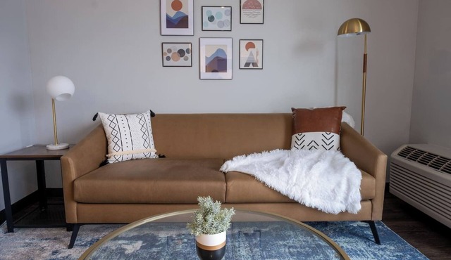 Sleepover | Charming 1BD/1BA - Downtown Des Moines