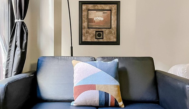 Sleepover: Cozy Studio - Downtown Springfield
