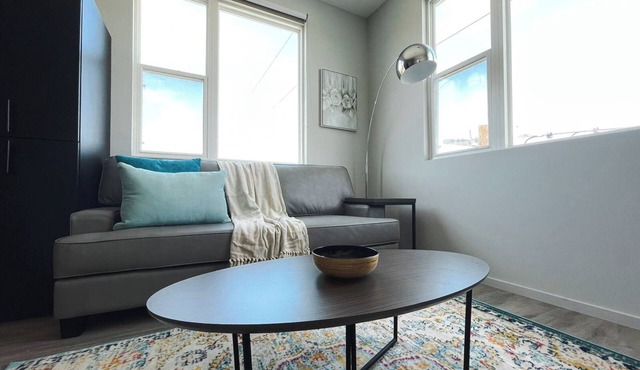 Sleepover: Extraordinary 1BD/1BA + Gym - Downtown Omaha