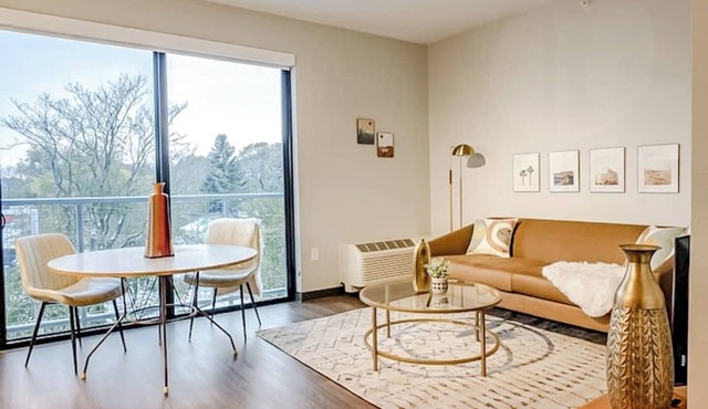 Sleepover | Private 1BD/1BA - Downtown Des Moines