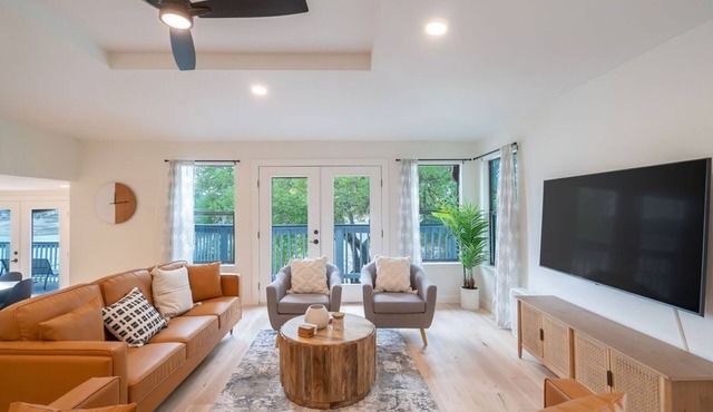 Sleeps 14 Pool Table 3 King Beds Hot Tub