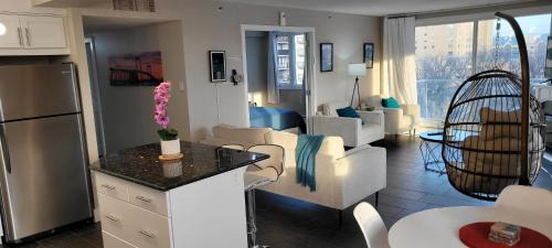 Smart Stylish Downtown Condo- 2 bedrooms