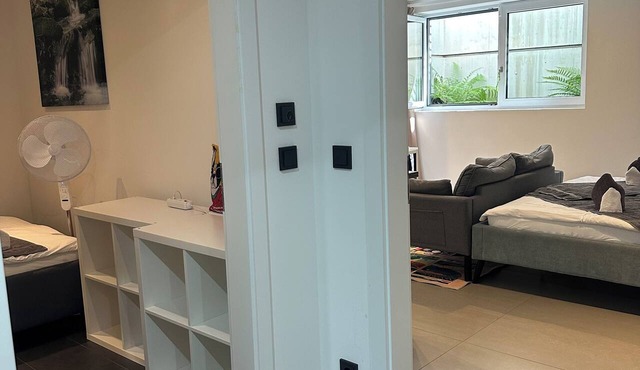 Souterrain Wohnung in Exklusiver Villa Nähe Nymphenburger Schlosspark in München