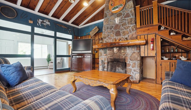 Spacious 5-bedroom, 7 bed chalet in Sainte-Agathe with AC, WiFi, 2x Fireplaces