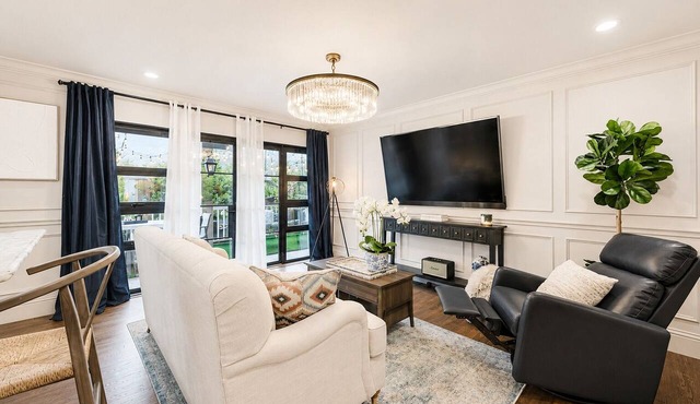 Spacious 1-Bedroom Dallas condo minutes from downtown, designed to Marriott Gold Standards and featuring the Pod Pro smart bed for peak comfort