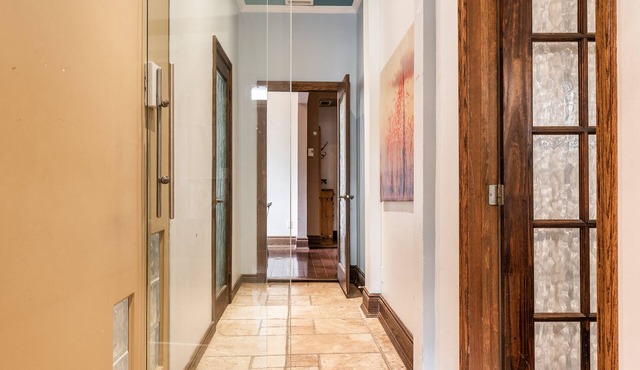 Spacious 2 bedroom Downtown Montreal