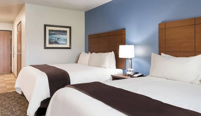 Spacious 2 Queen Beds, Recliner & Kitchen – Perfect Stay for Families Gateways
