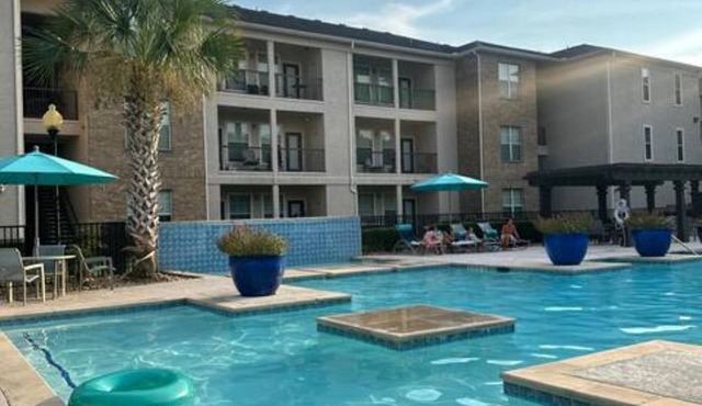 Spacious 2BR 2BA Magnolia Apt Near The Woodlands