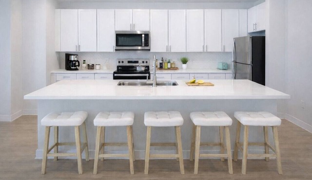 Spacious 2BR Haven Escape w/SuperStar Amenities